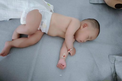 改则给宝宝添加辅食